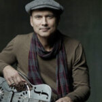 Oliver Steller spricht und singt Balladen „Das Gedicht Plus“